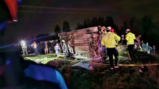 Bingöl’de hafif ticari araç takla attı: 1 ölü, 2 ağır yaralı