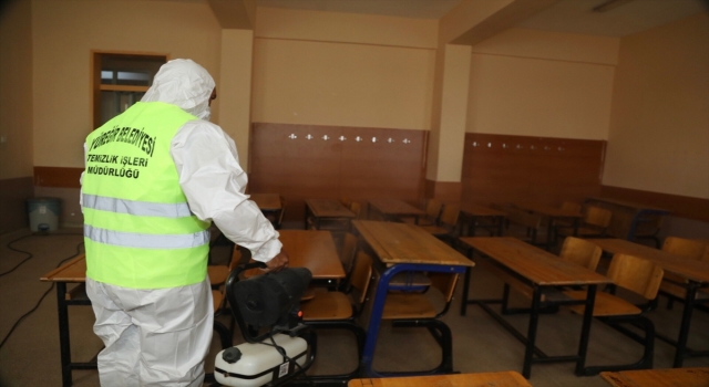 Yüreğir’de yüz yüze eğitim için okullar dezenfekte edildi