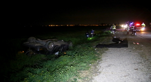 Adana’da otomobil tarlaya devrildi: 2 ölü