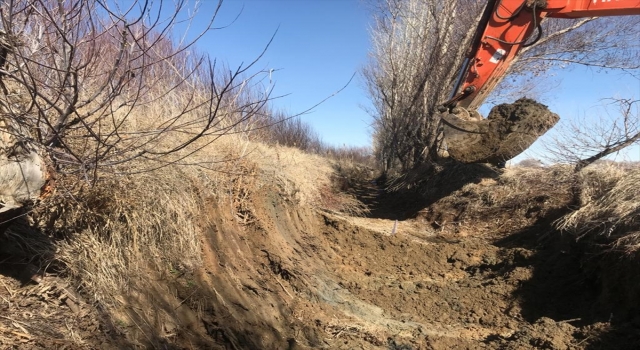 Elbistan Belediyesi tarımsal sulama kanallarını yaza hazırlıyor