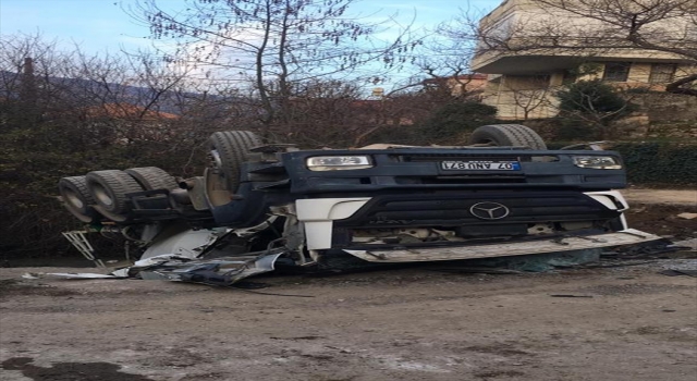 Alanya’da dereye yuvarlanan çimento mikserinin sürücüsü öldü