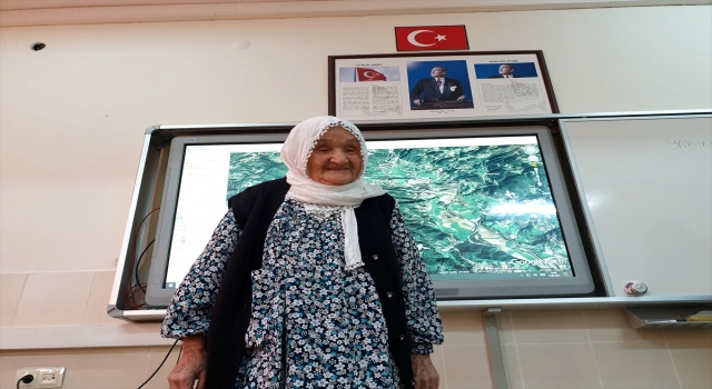 Osmaniye’de 93 yaşındaki Emine Dal lise öğrencileriyle tecrübelerini paylaştı