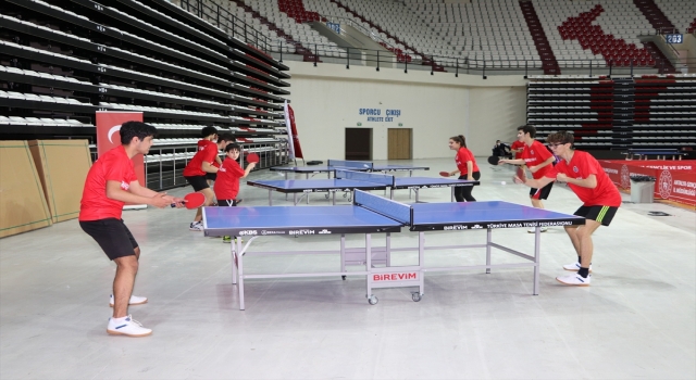 ”Bir Gelecek” projesi kapsamında Antalya’da masa tenisi sporcularına malzeme desteği