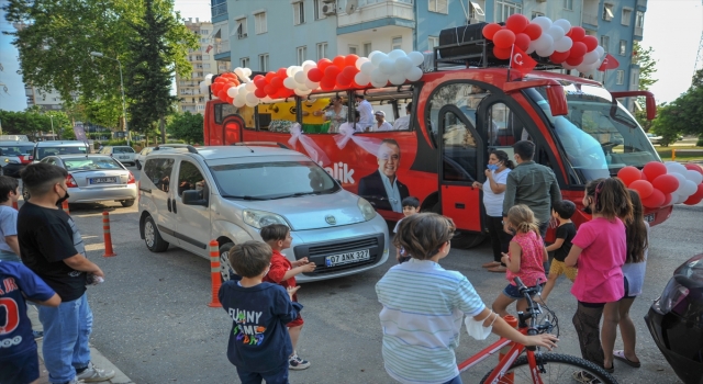 ”Bayram Neşesi Mobil Otobüs Konserleri” Antalya sokaklarını renklendirdi