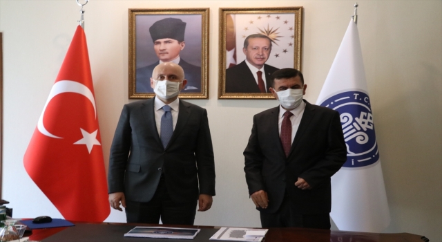 Ulaştırma ve Altyapı Bakanı Karaismailoğlu, AK Parti Burdur İl Başkanlığında konuştu: