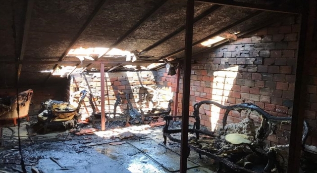 Burdur’da müstakil evin çatısında çıkan yangın söndürüldü
