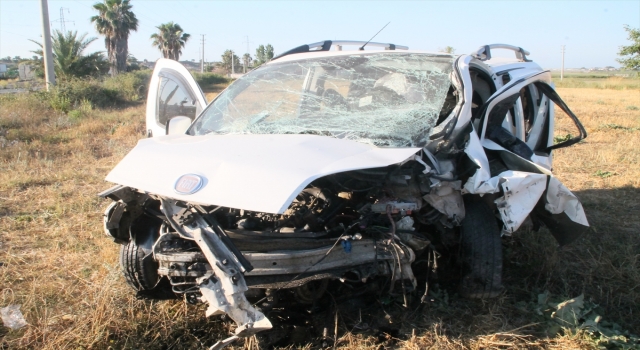 Antalya’da hafif ticari araç direğe çarptı: 1 ölü, 3 yaralı