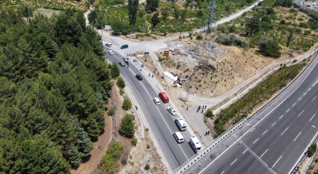 Adana’da karşı şeride geçip otomobile çarpan kamyonun sürücüsü hayatını kaybetti
