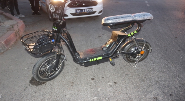 Adana’da otomobil elektrikli bisikletle çarpıştı: 1 yaralı