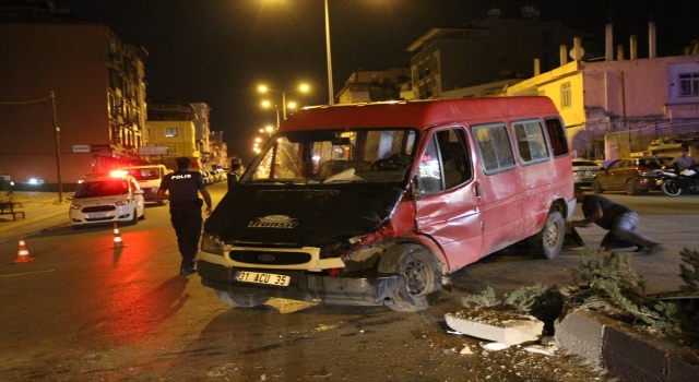 Hatay’da minibüsle otomobilin çarpışması sonucu 7 kişi yaralandı