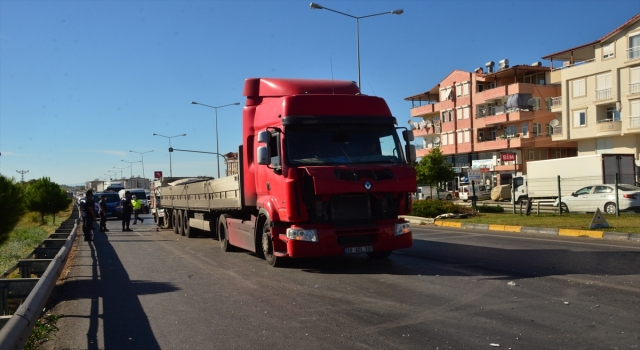Antalya’da kamyonla tırın çarpıştığı kazada 1 kişi öldü