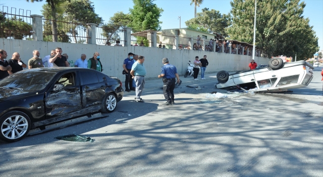 Mersin’de devrilen otomobilin sürücüsü yaralandı