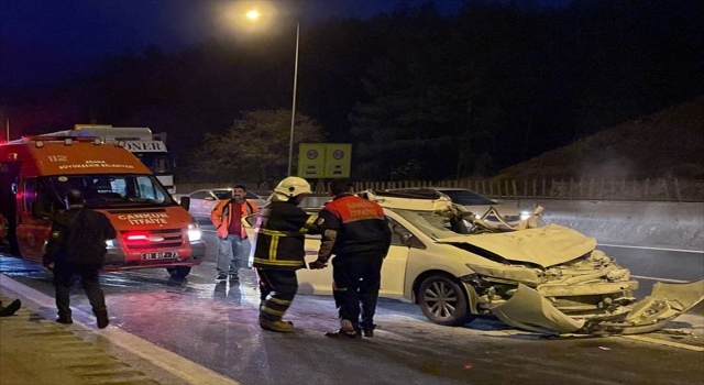 Adana’da tıra arkadan çarpan otomobilin sürücüsü öldü, oğlu yaralandı