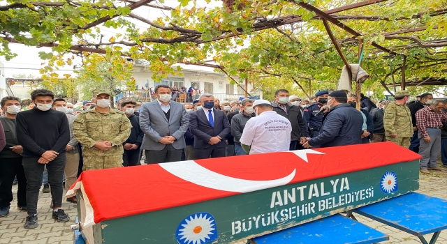 Kıbrıs gazisi Yılmaz, Antalya’da son yolculuğuna uğurlandı