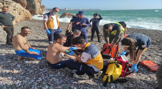 Antalya’da denizde yardım isteyen kişi, insansız can kurtaran aracıyla kurtarıldı