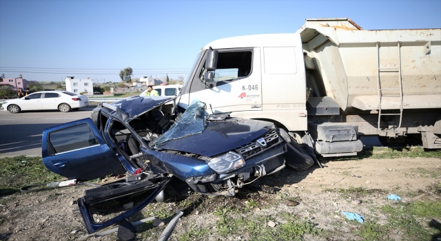 Adana’da kamyonla çarpışan cipteki 2 kişi hayatını kaybetti
