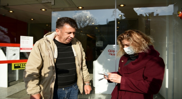 Kahramanmaraş’ta temizlik personeli ATM’de bulduğu parayı sahibine teslim etti