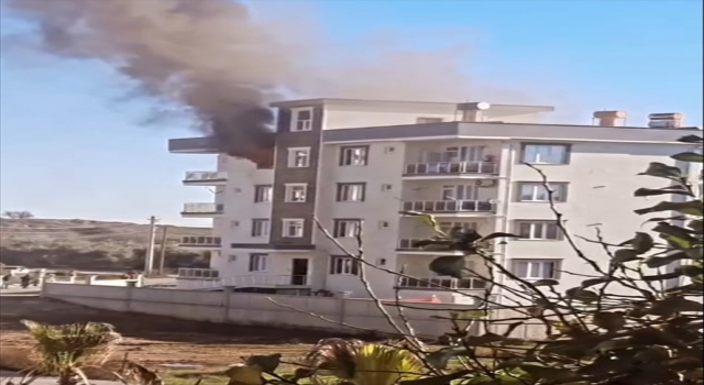 Antalya’da bir apartmanda çıkan yangında hasar oluştu