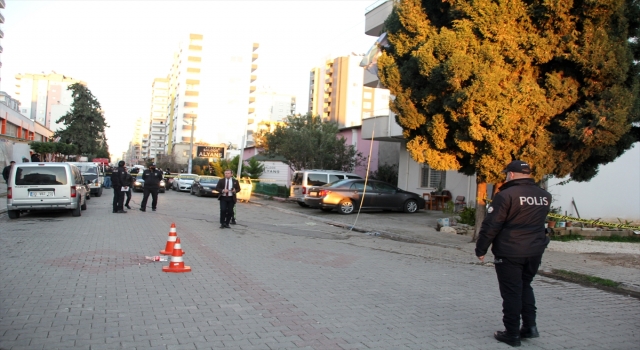 Mersin’de pankarta bağlı taşın başına düştüğü kadın hayatını kaybetti