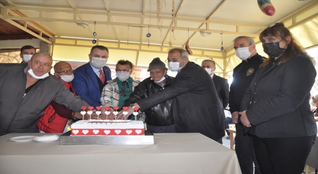 Tarsus Kaymakamı Kadir Sertel Otcu’dan huzurevine ziyaret