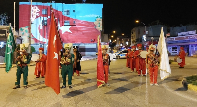 Hatay’da vatandaşları sahura davulcular yerine mehteran takımı kaldırdı