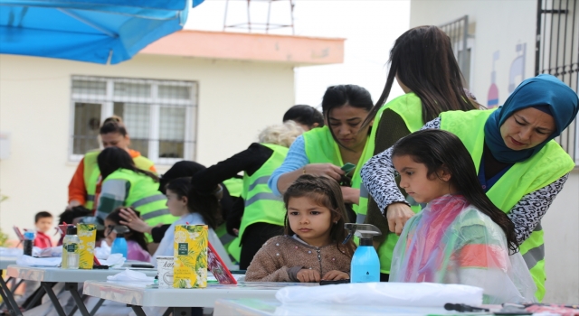 Mersin’de kırsalda yaşayan çocuklara ücretsiz saç bakım hizmeti veriliyor