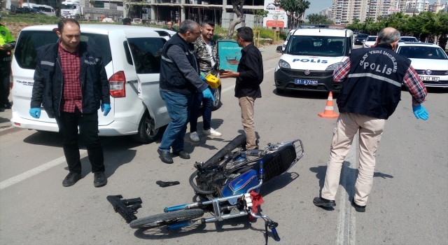 Adana’da polisin kovaladığı kar maskeli iki şüpheli silahlarını bırakıp kaçtı