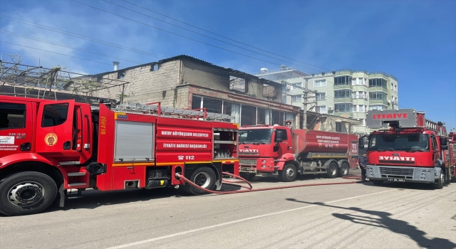 Hatay’da tekstil atölyesinde çıkan yangın hasara yol açtı