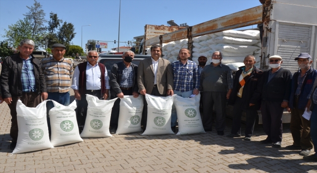 Serik’te bal üreticilerine devlet destekli şeker dağıtıldı