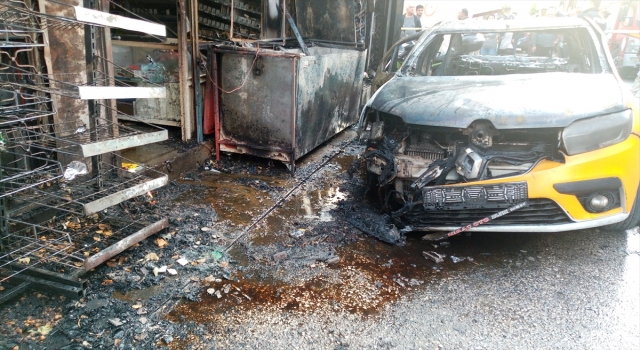 Adana’da takside çıkan yangın iş yerine sıçradı