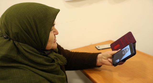 Antalya’da ileri yaştakilere ”akıllı telefon kullanma” kursu