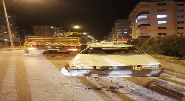 Adana’da evin bahçesine devrilen otomobilin sürücüsü yaralandı
