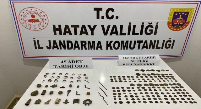 Hatay’da bir evde 160 sikke ve 45 obje ele geçirildi