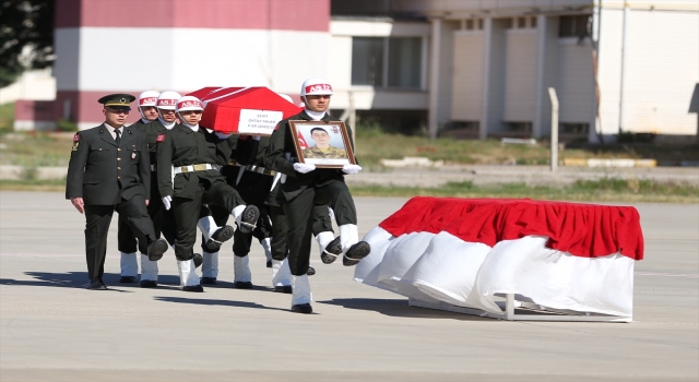 Şehit Piyade Er Oktay Salar’ın naaşı memleketi Balıkesir’e uğurlandı