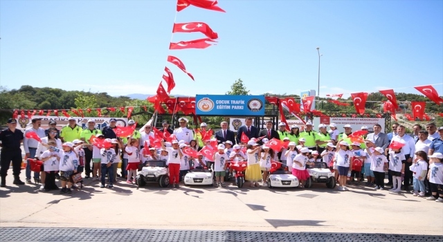 Kaş’ta çocuk trafik eğitim parkı açıldı