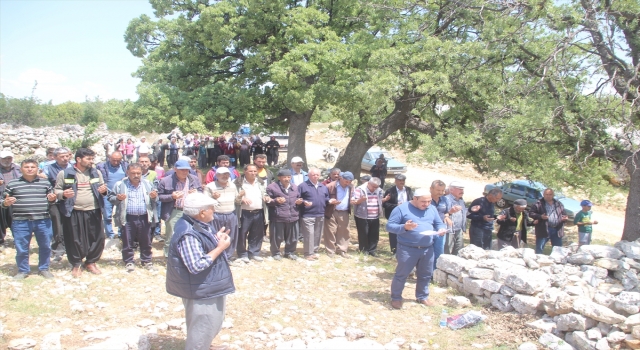 Mersin’de mahalleli yağmur duasına çıktı