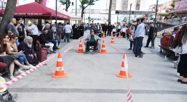 Isparta’da düzenlenen etkinlikte vatandaşlar engellilerle empati kurdu