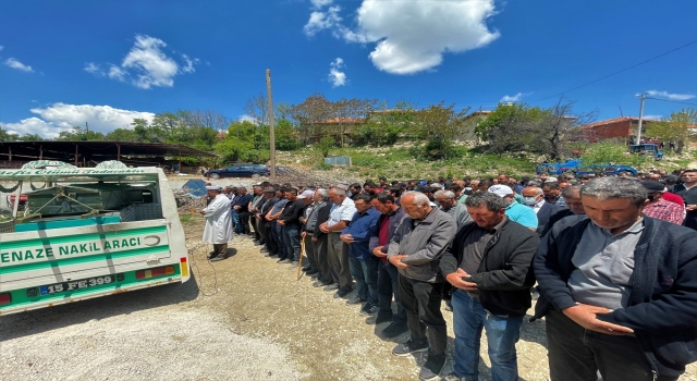 Burdur’da silahlı kavgada ölen köy muhtarı toprağa verildi