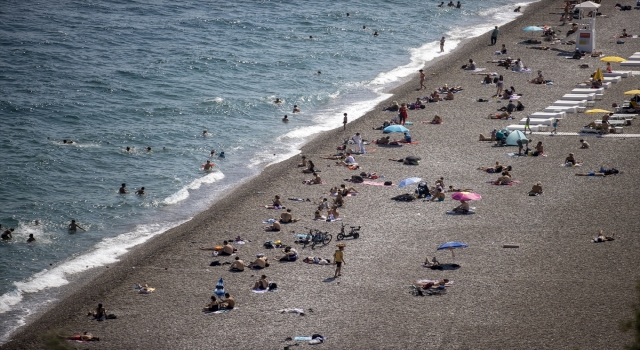 Antalya’ya hafta sonu günde yaklaşık 45 bin yabancı turist geliyor