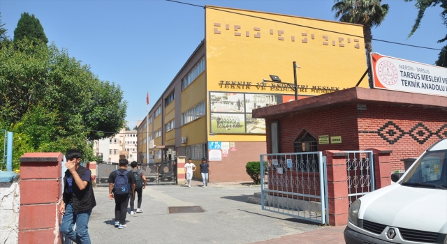 Mersin’de kavgada bıçaklanan 2 öğrenci yaralandı