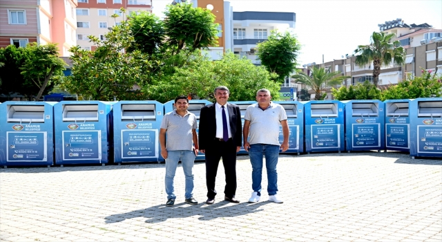 Anamur Belediyesine 60 giysi kumbarası hibe edildi