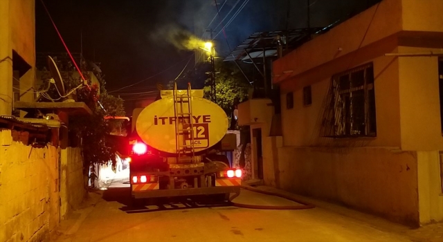 Adana’da evde çıkan yangında hasar oluştu