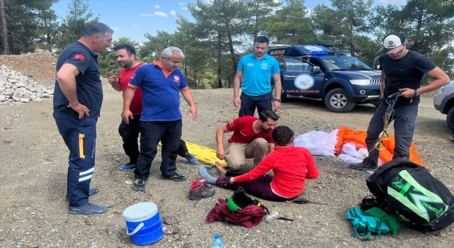 Burdur’da ormanlık alana düşen yamaç paraşütçüsü kurtarıldı