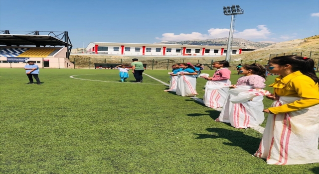 Çağlayancerit’te çocuklar şenlikte buluştu