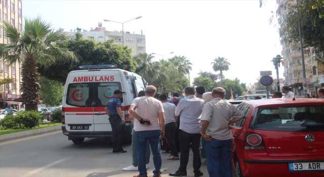 Mersin’de otomobilin çocuğa çarpması güvenlik kamerasında