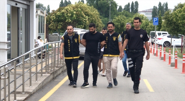 Adana’da otomobilin ses sistemine gizlenmiş 11 tabanca ele geçirildi
