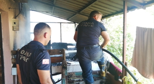 Adana’da evin balkonunda çıkan yangın söndürüldü