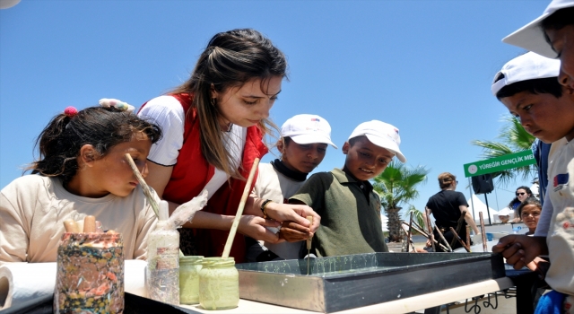 Adana’da mevsimlik tarım işçilerinin çocukları düzenlenen etkinlikte eğlendi