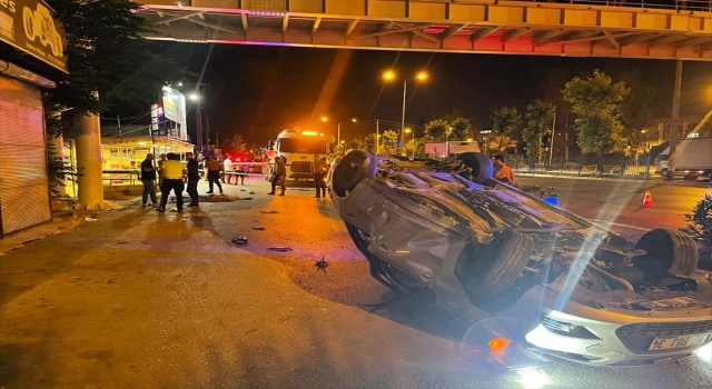 Antalya’da otomobil ile motosikletin çarpıştığı kazada 1 kişi öldü, 2 kişi yaralandı