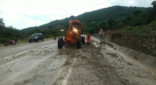 Feke’de sağanak etkili oldu